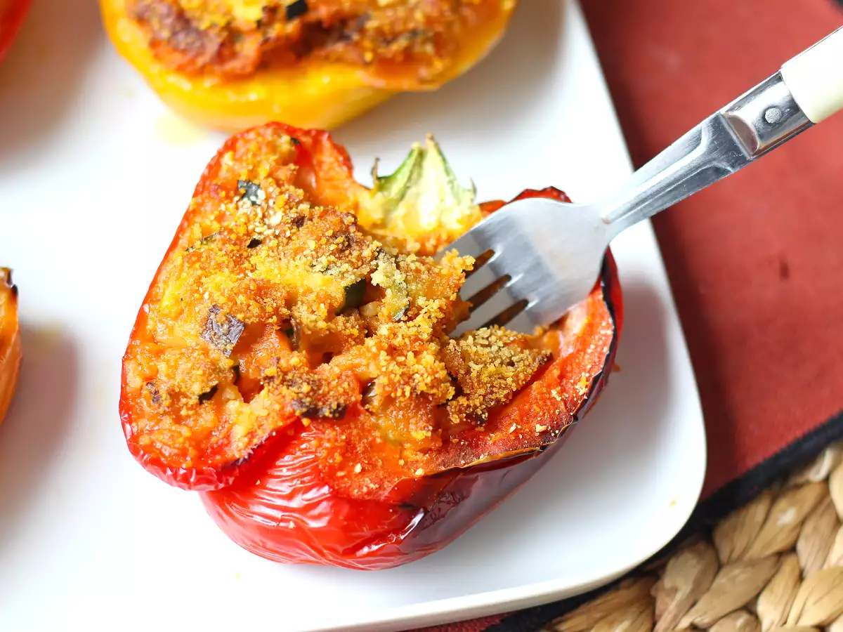 Sült vegetáriánus töltött paprika: az egyszerű és ízletes recept zöldségekkel és mozzarella sajttal - fotó 2