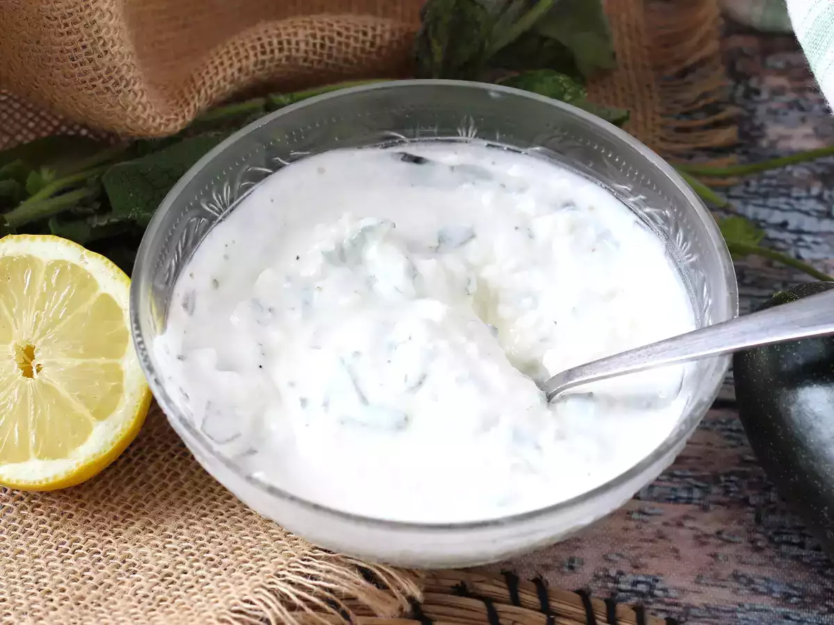 Szuperfriss joghurt, feta, citrom és menta mártással! - fotó 5