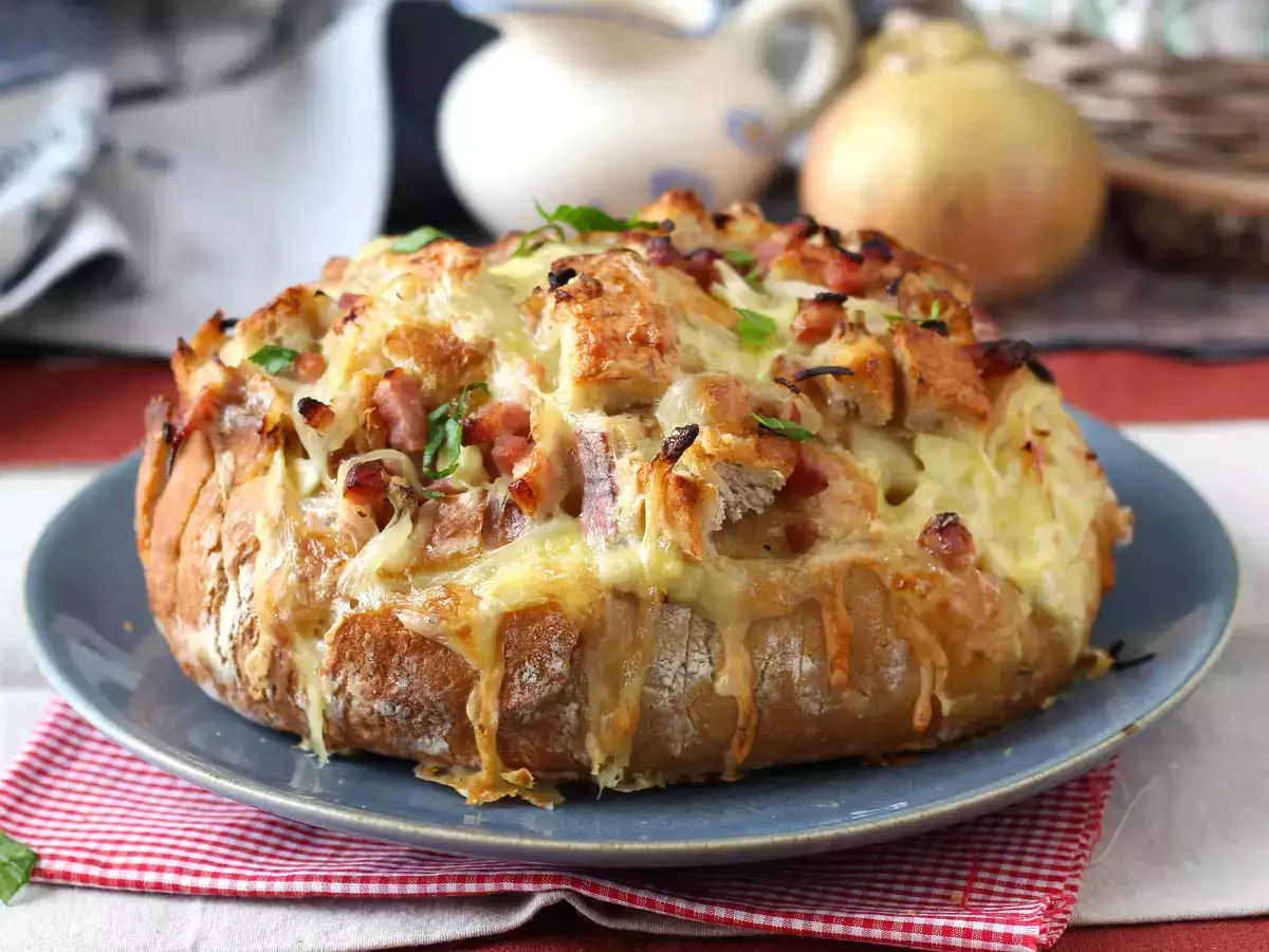 Tartiflette-stílusú töltött sündisznó kenyér - fotó 2