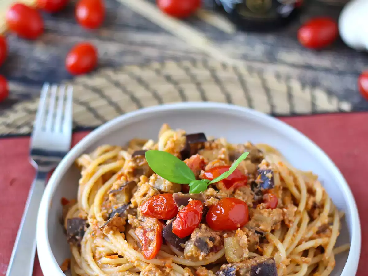 Tészta padlizsánkrémmel és cseresznyeparadicsommal: egyszerű és ízletes recept - fotó 6