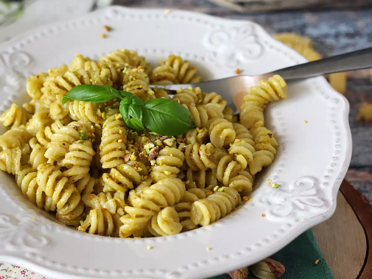 Tészta pisztácia pestóval, egy ízletes és egyszerű recept - fotó 2