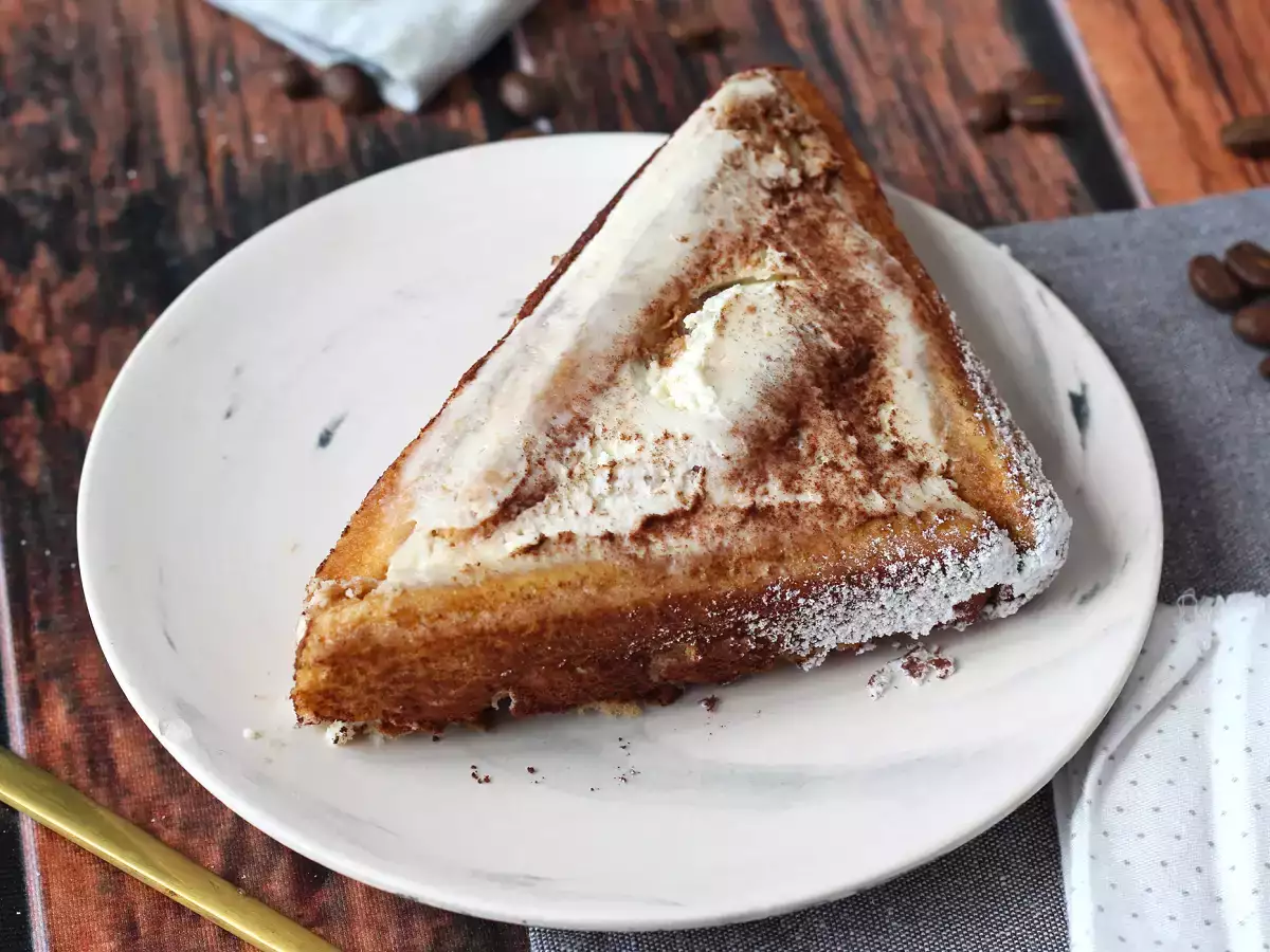 Tiramisu alakú rönk forma nélkül a kávé szerelmeseinek - fotó 2