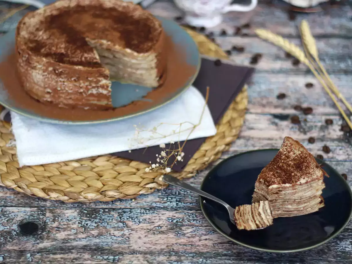 Tiramisu-stílusú palacsintatorta kávéval és kakaóval - fotó 4
