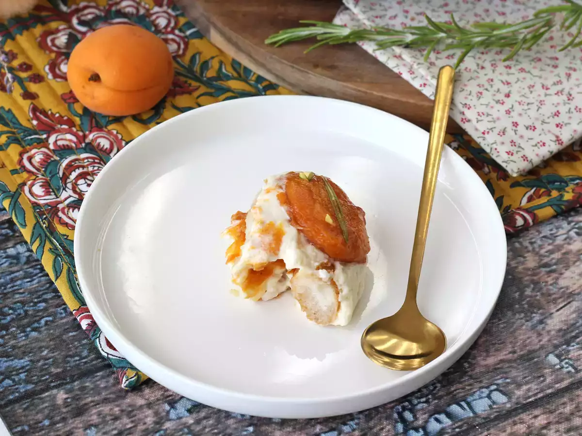 Tiramisu sült sárgabarackkal: a nyárra tökéletes, gyümölcsös és omlós desszert - fotó 3