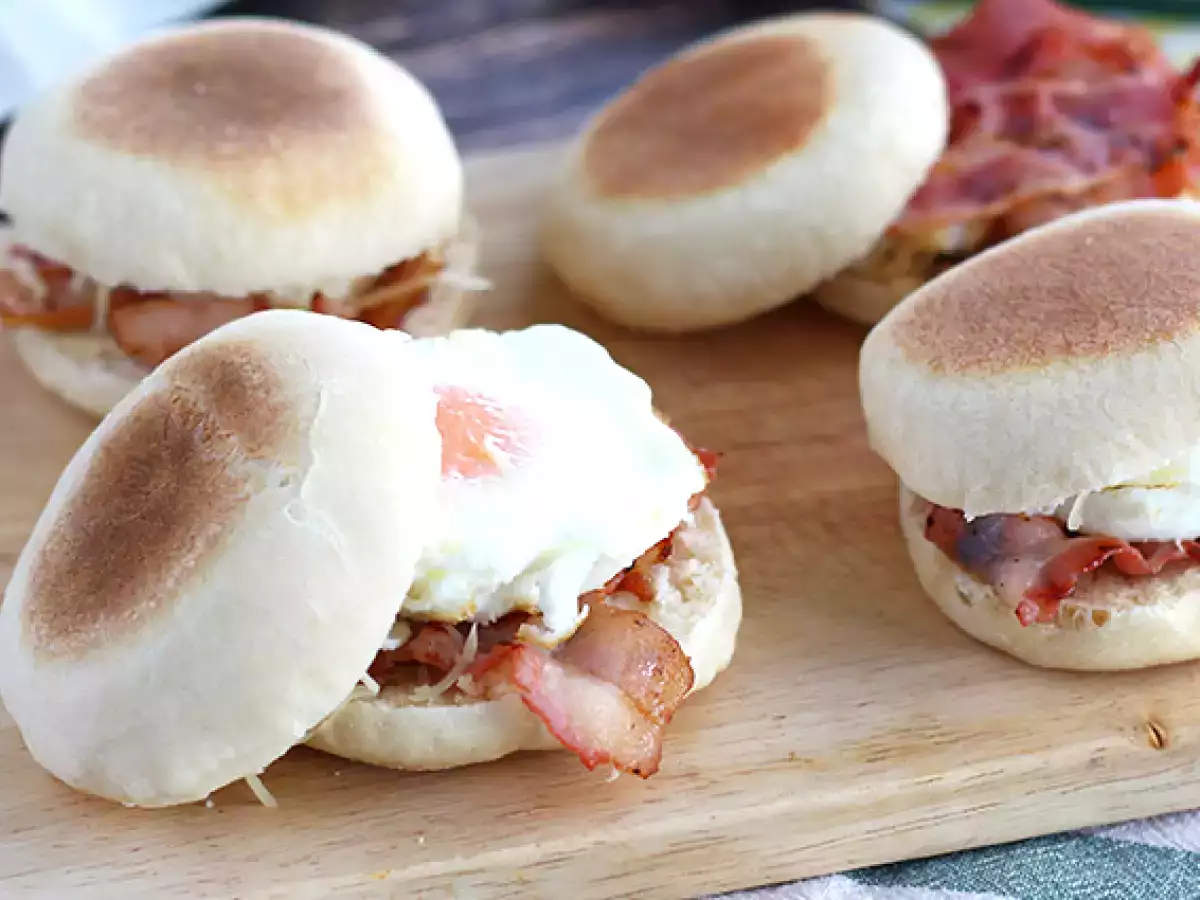 Tojás és bacon angol muffin - fotó 3