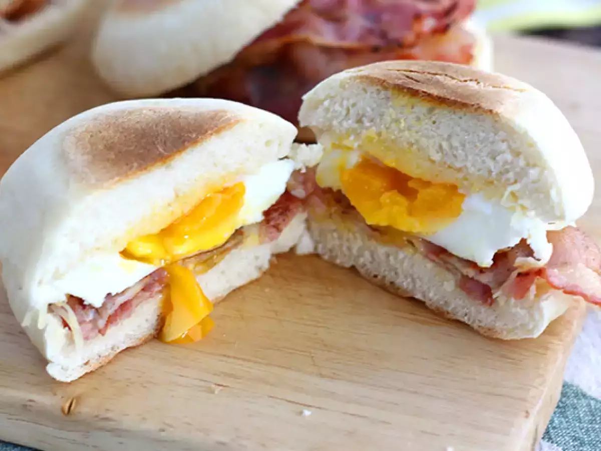 Tojás és bacon angol muffin - fotó 4