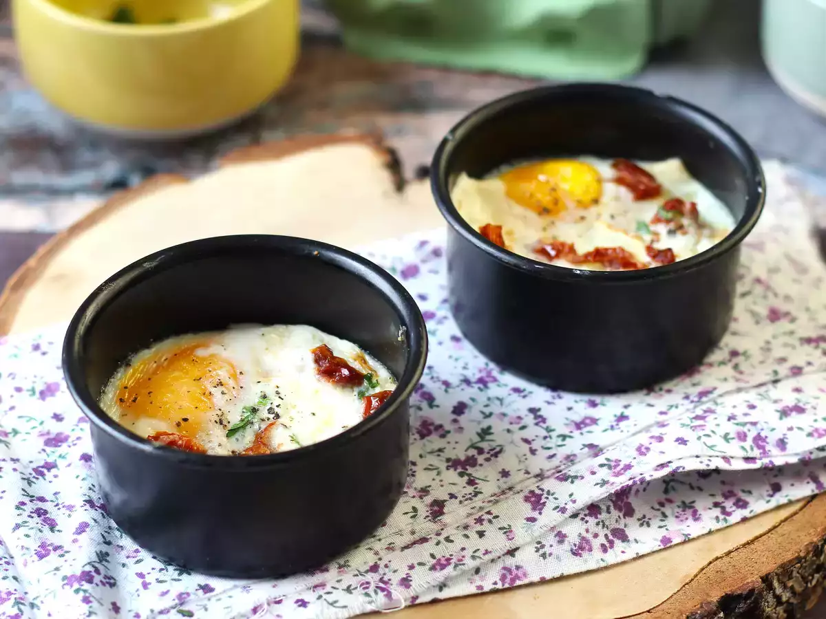 Tojásos ragu kecskesajttal és napon szárított paradicsommal a légsütőben! - fotó 3
