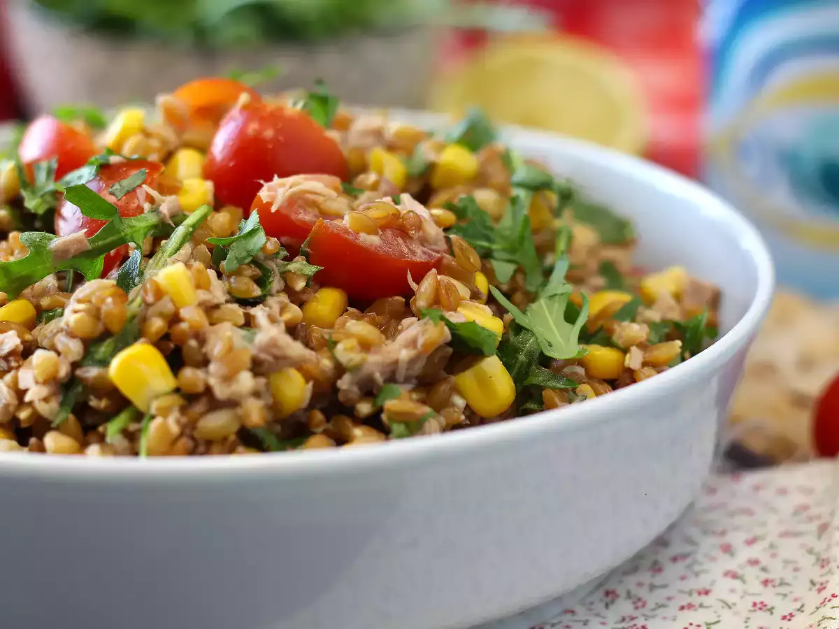Tönkölybúza és tonhal saláta: könnyű, ízletes és egész évben tökéletes recept - fotó 2