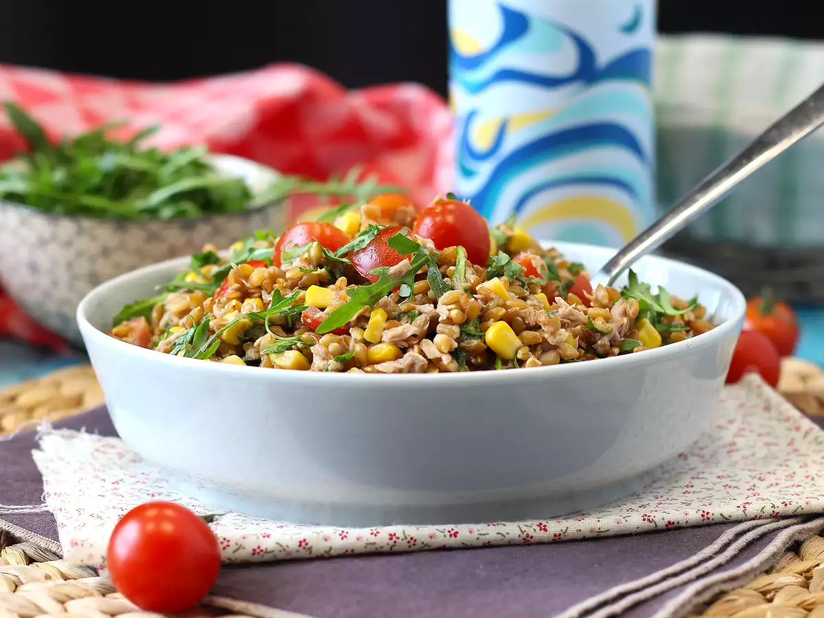 Tönkölybúza és tonhal saláta: könnyű, ízletes és egész évben tökéletes recept - fotó 3