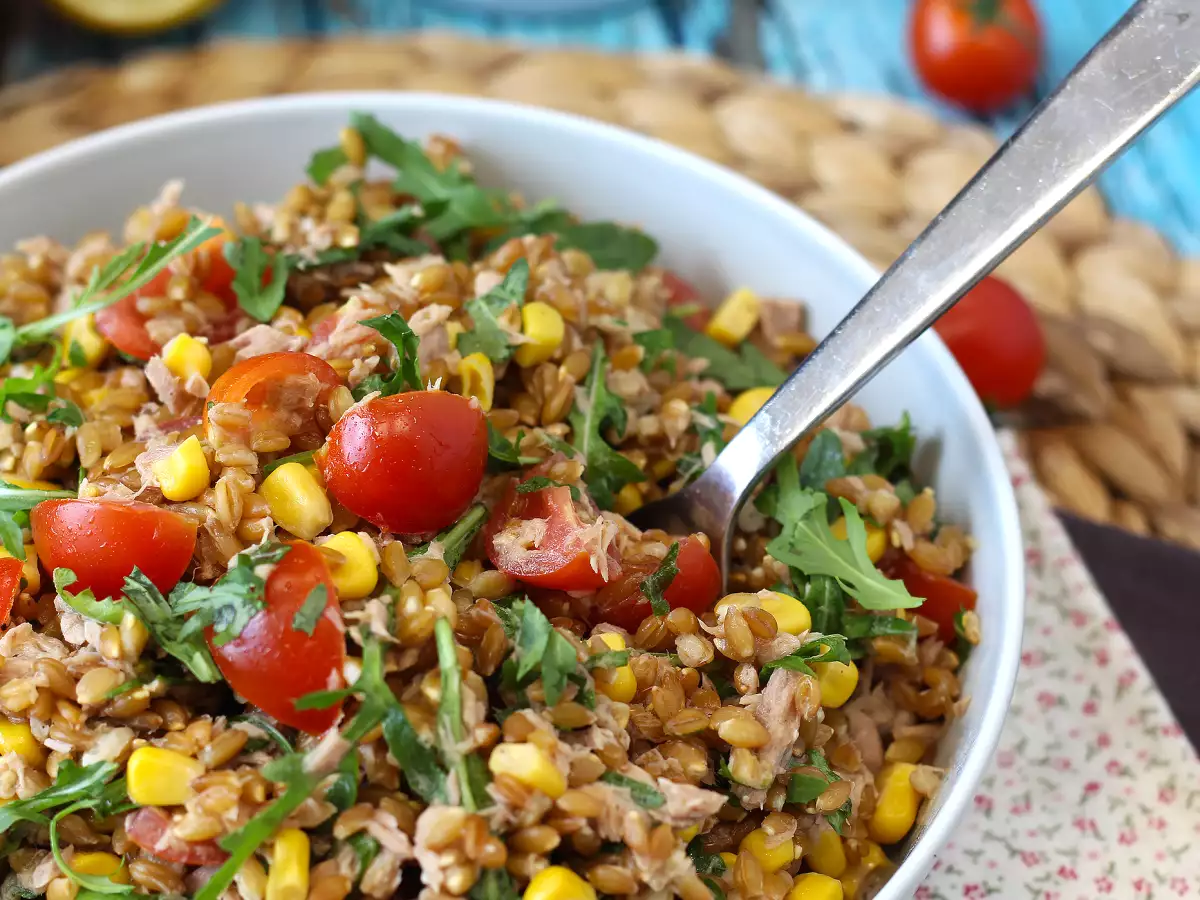 Tönkölybúza és tonhal saláta: könnyű, ízletes és egész évben tökéletes recept - fotó 5