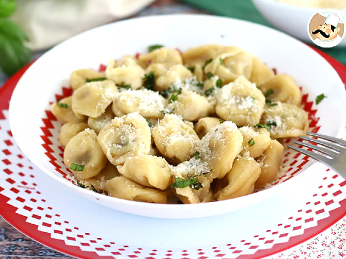 Tortellini parmezánnal, sonkával és bazsalikommal - fotó 3