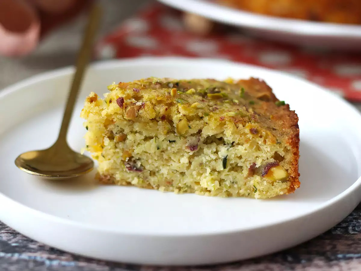 Ultra nedves pisztácia, lime és cukkini torta - fotó 3