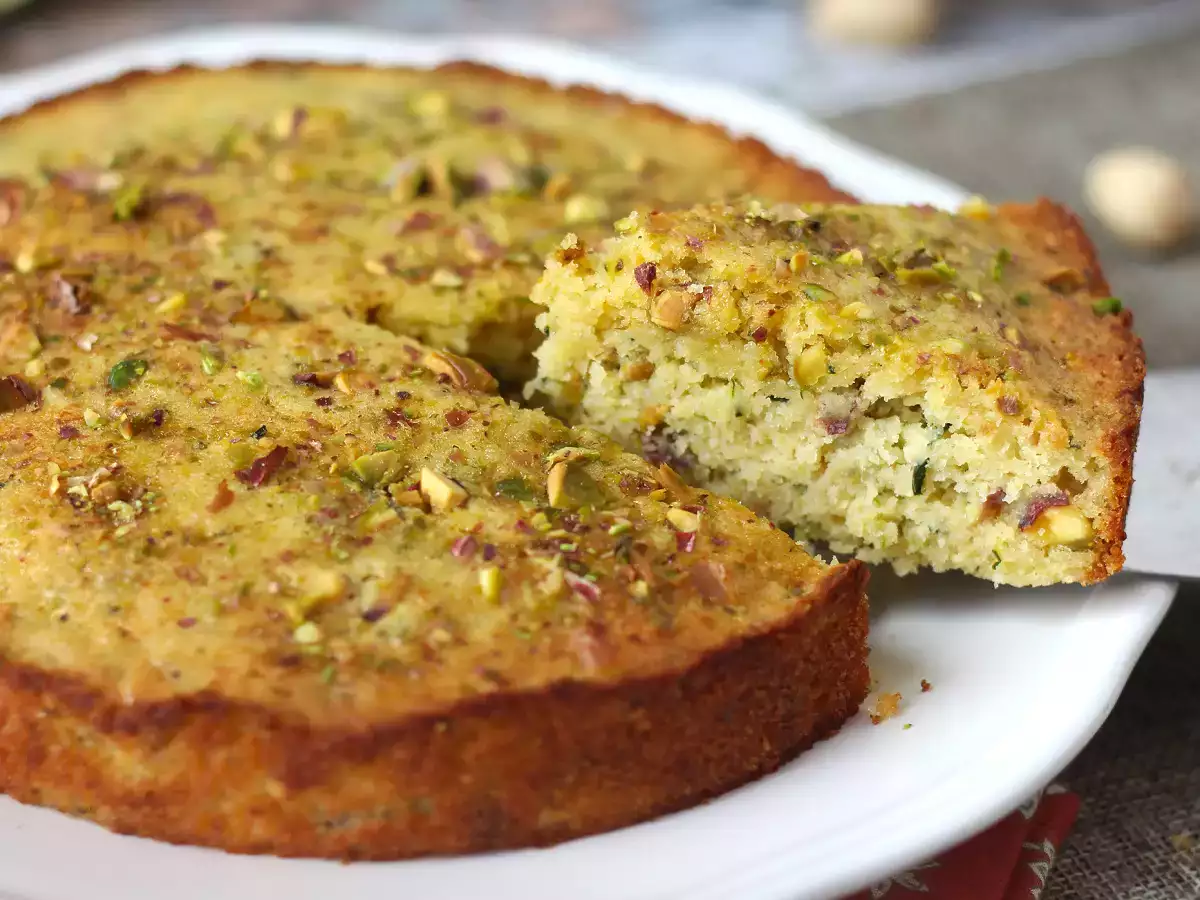Ultra nedves pisztácia, lime és cukkini torta - fotó 4