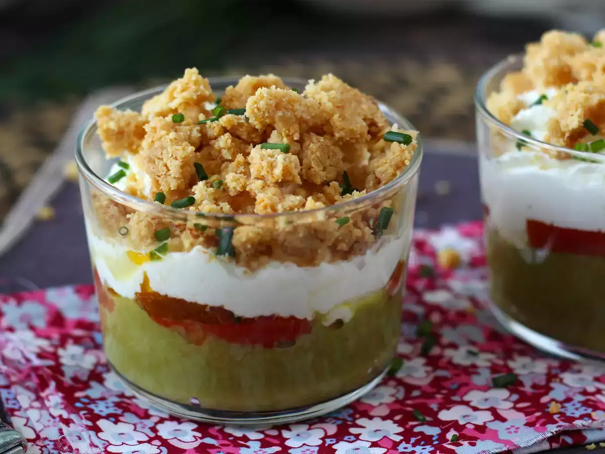 Vegetáriánus verrines: borsókrémleves, parmezán morzsa és mascarpone krém - fotó 5