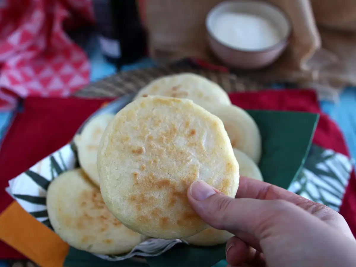 Venezuelai arepas, gluténmentes zsemle, mindössze 3 hozzávalóból készült zsemle - fotó 2