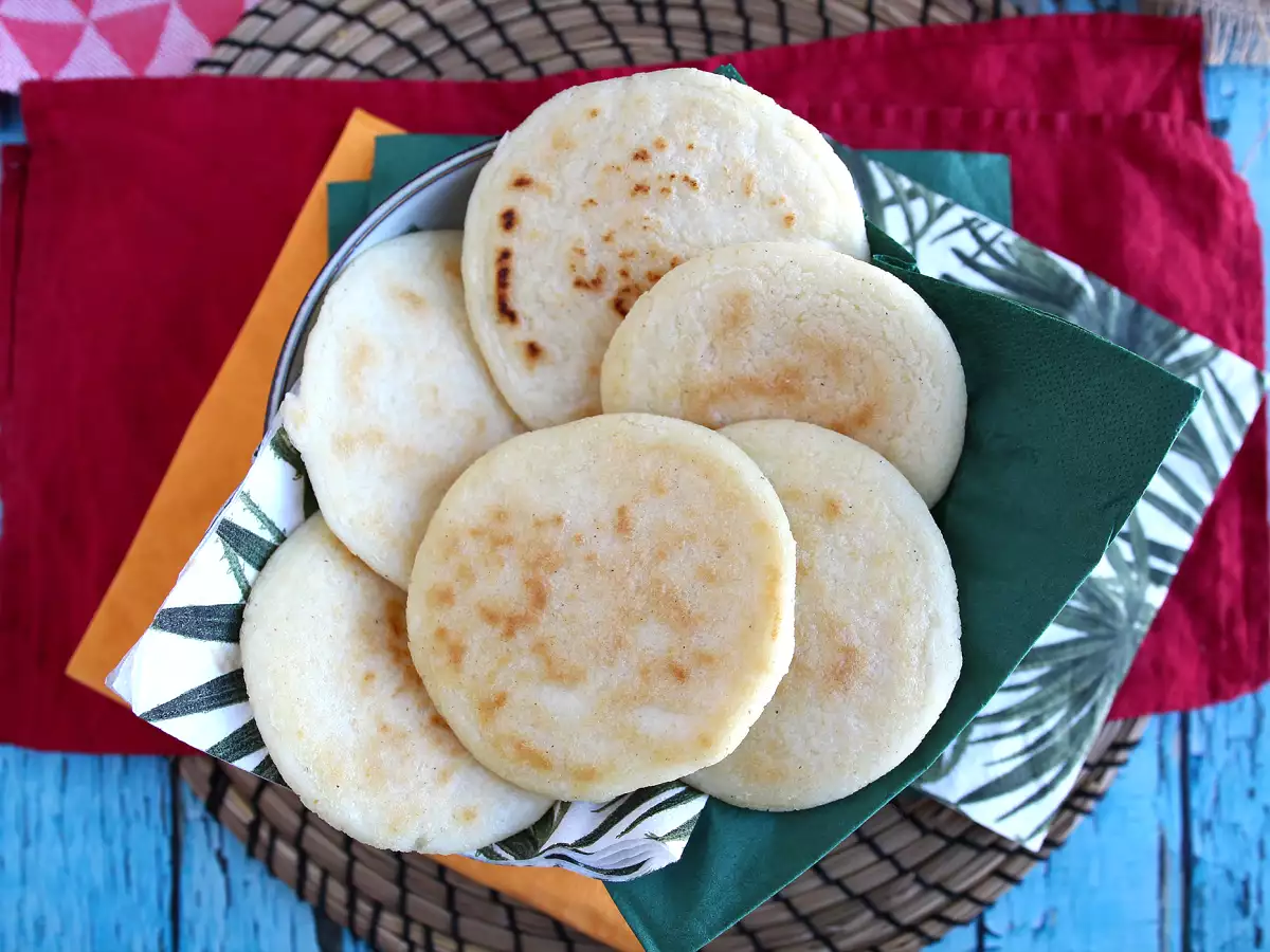 Venezuelai arepas, gluténmentes zsemle, mindössze 3 hozzávalóból készült zsemle - fotó 3