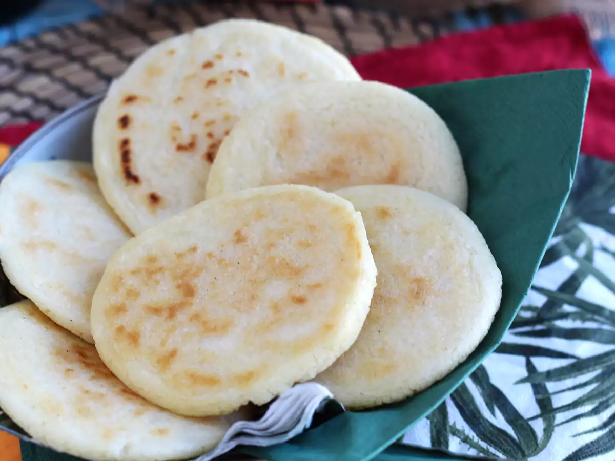 Venezuelai arepas, gluténmentes zsemle, mindössze 3 hozzávalóból készült zsemle - fotó 4