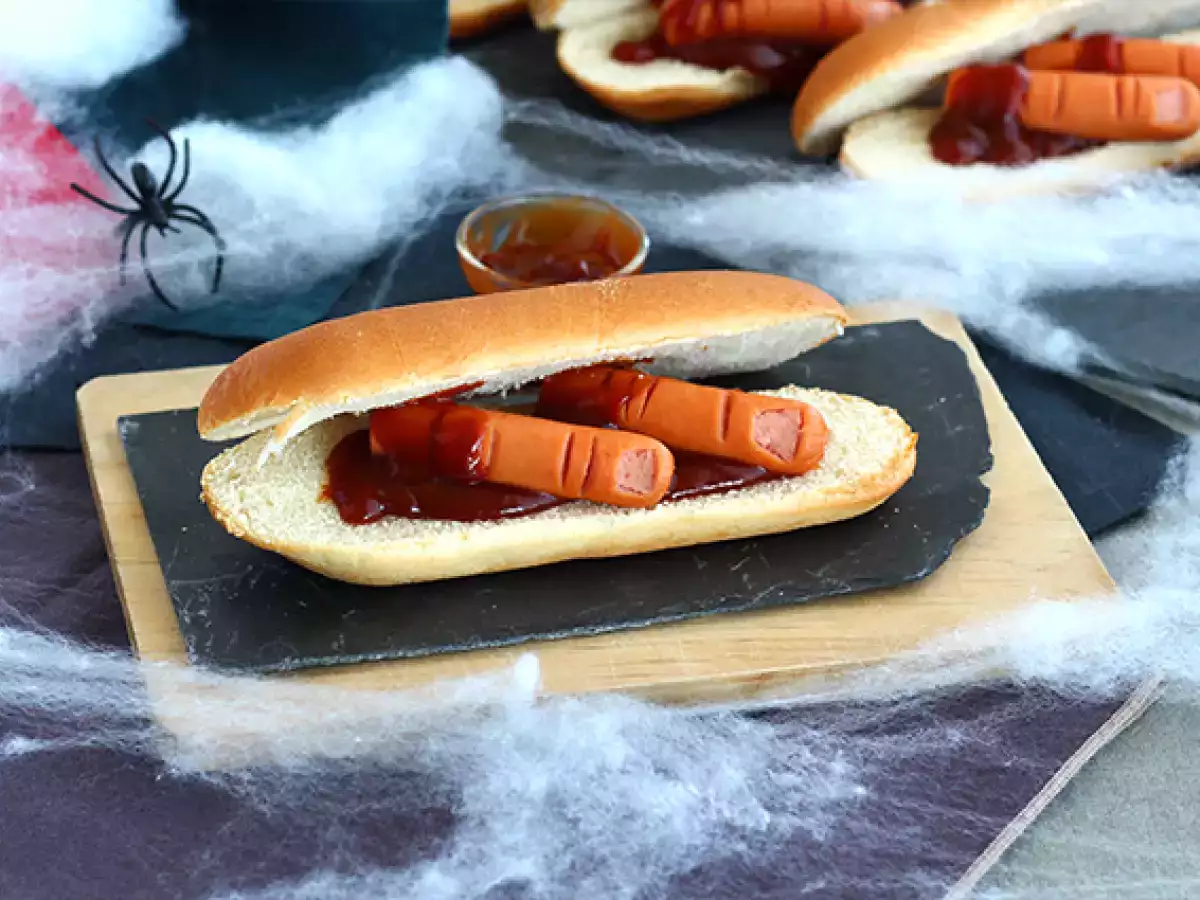 Véres Halloween hot dogok