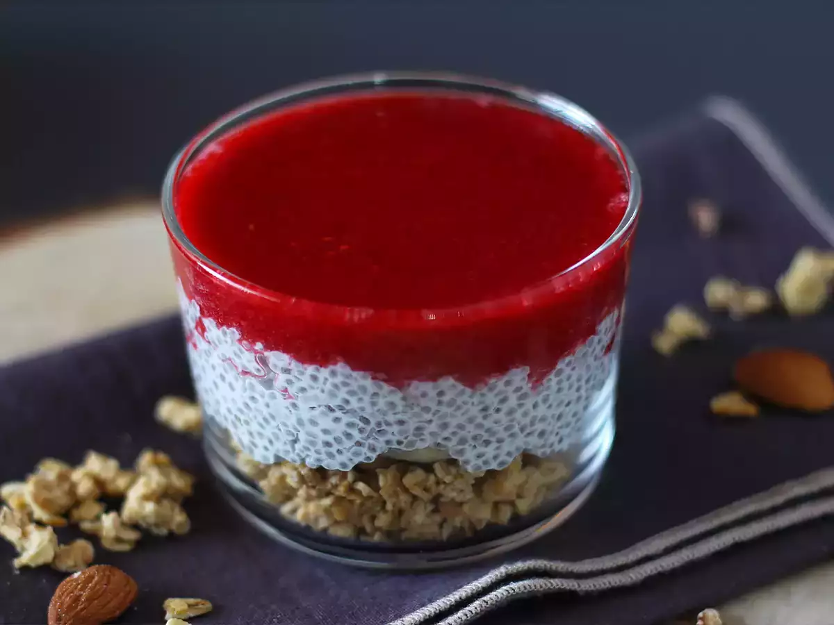 Verrines chia puding kókusztejjel, málnával és granolával - fotó 3