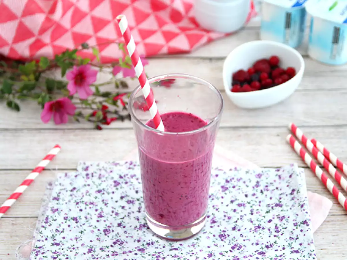 Vörös gyümölcs lassi