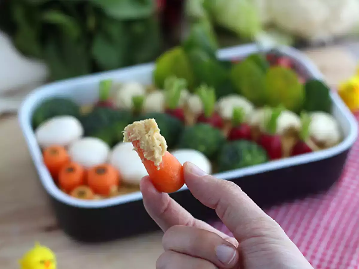 Zöldségkert aperitifekhez (humusz és bébi zöldségek) - fotó 2